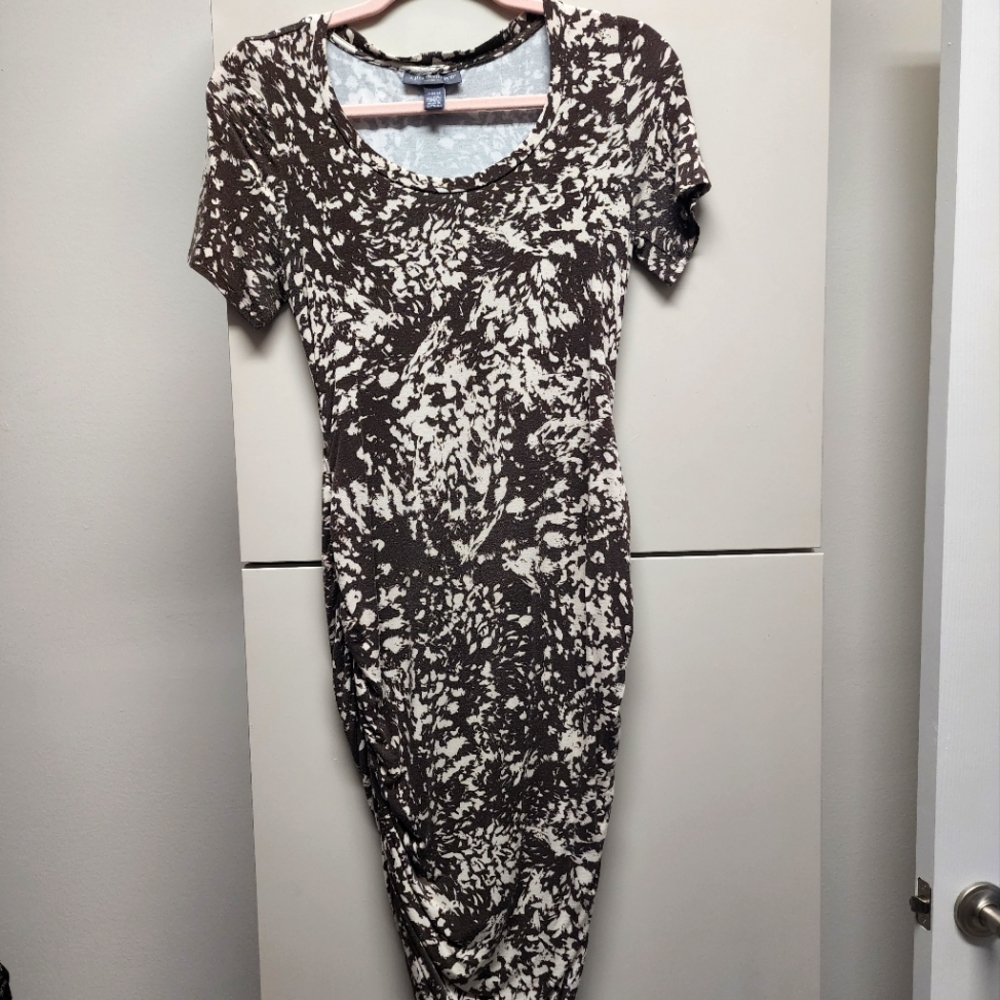 A pea in a pod maternity dress